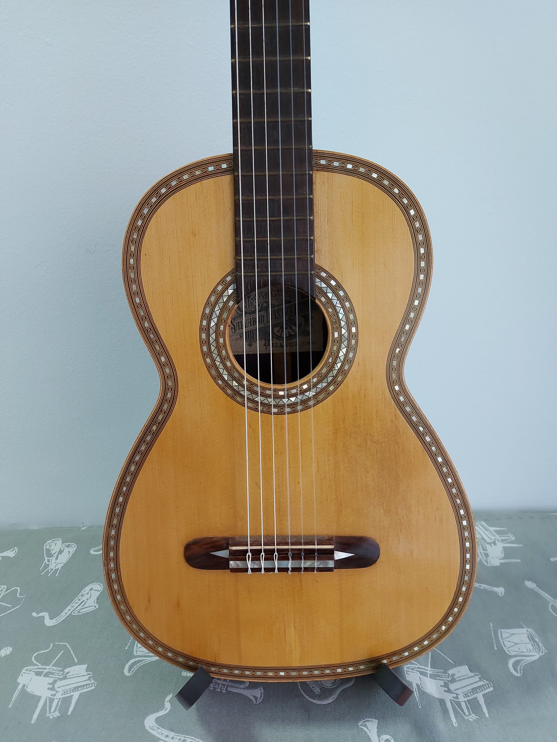 Guitarra Salvador 1900 Palo – A Albacete